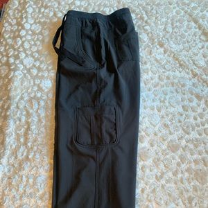 NWOT Size 6 black intro capris